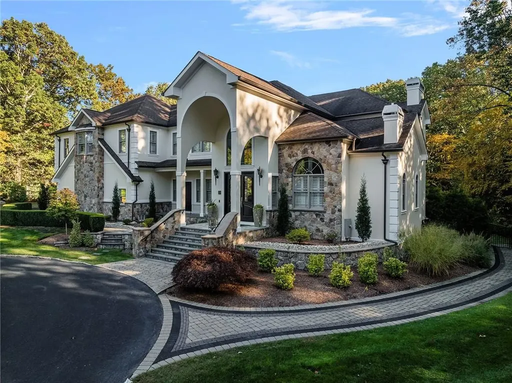 18 Lebaron Court Cranston RI 02920