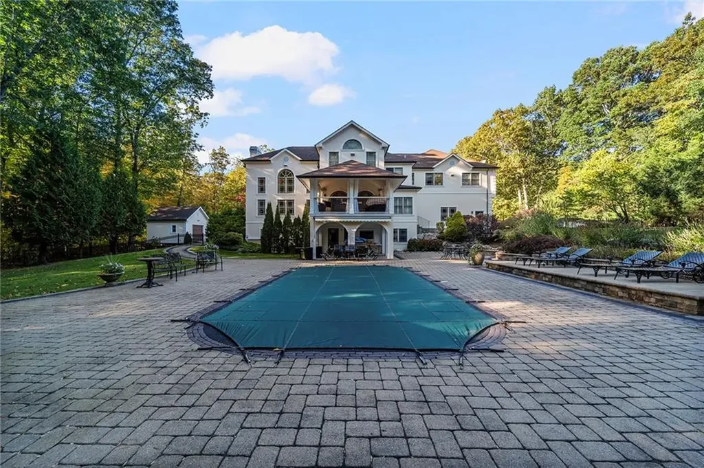 18 Lebaron Court Cranston RI 02920