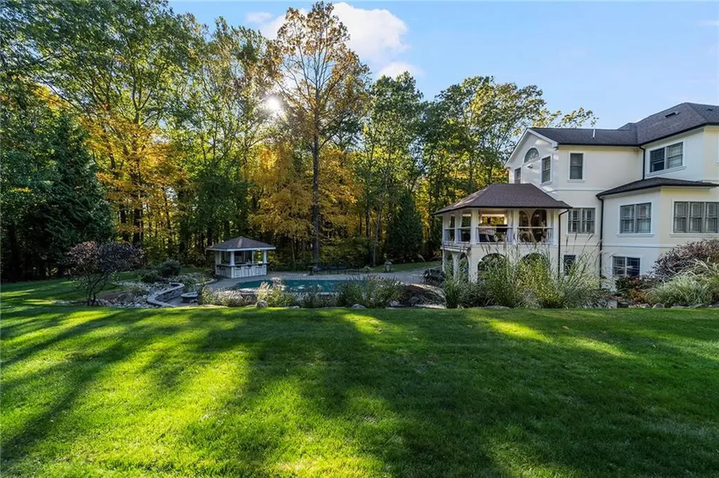 18 Lebaron Court Cranston RI 02920