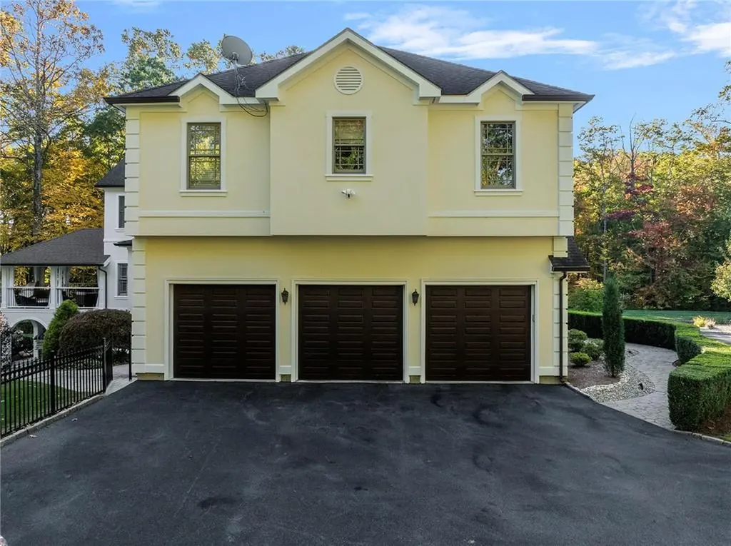 18 Lebaron Court Cranston RI 02920