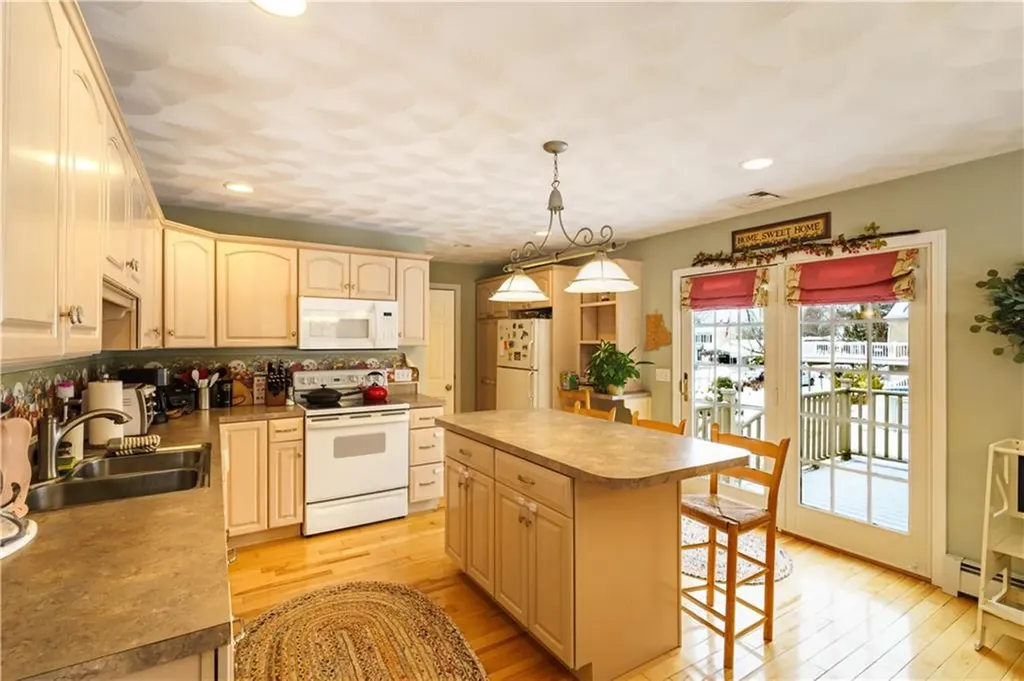 37 Hoover Street West Warwick RI 02893