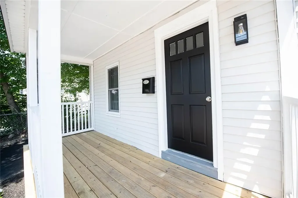 9 Meadow Street Warren RI 02885