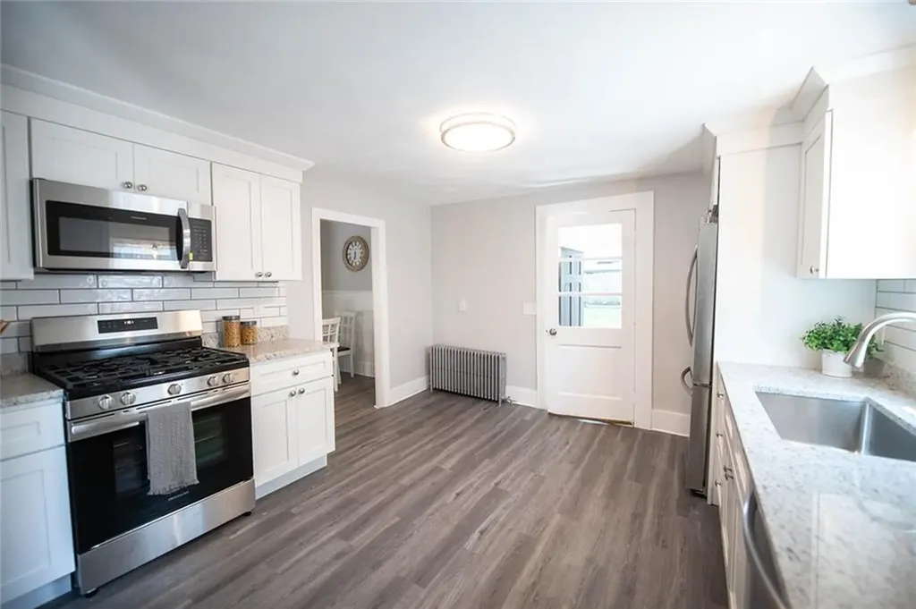 9 Meadow Street Warren RI 02885