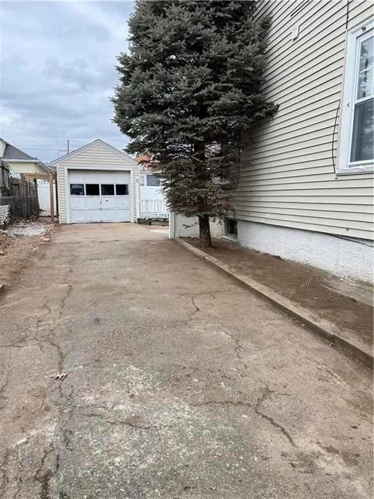 141 Oriole Avenue Pawtucket RI 02860