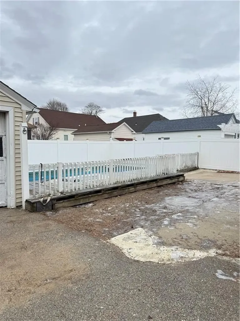 141 Oriole Avenue Pawtucket RI 02860