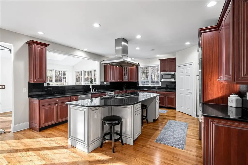 30 Lenihan Lane East Greenwich RI 02818