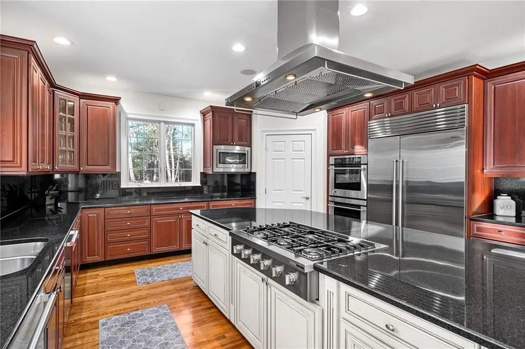 30 Lenihan Lane East Greenwich RI 02818