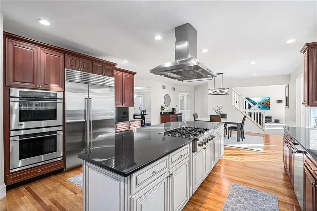 30 Lenihan Lane East Greenwich RI 02818