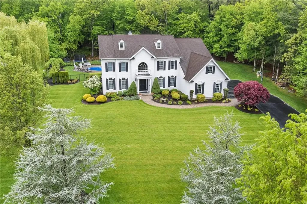 30 Lenihan Lane East Greenwich RI 02818