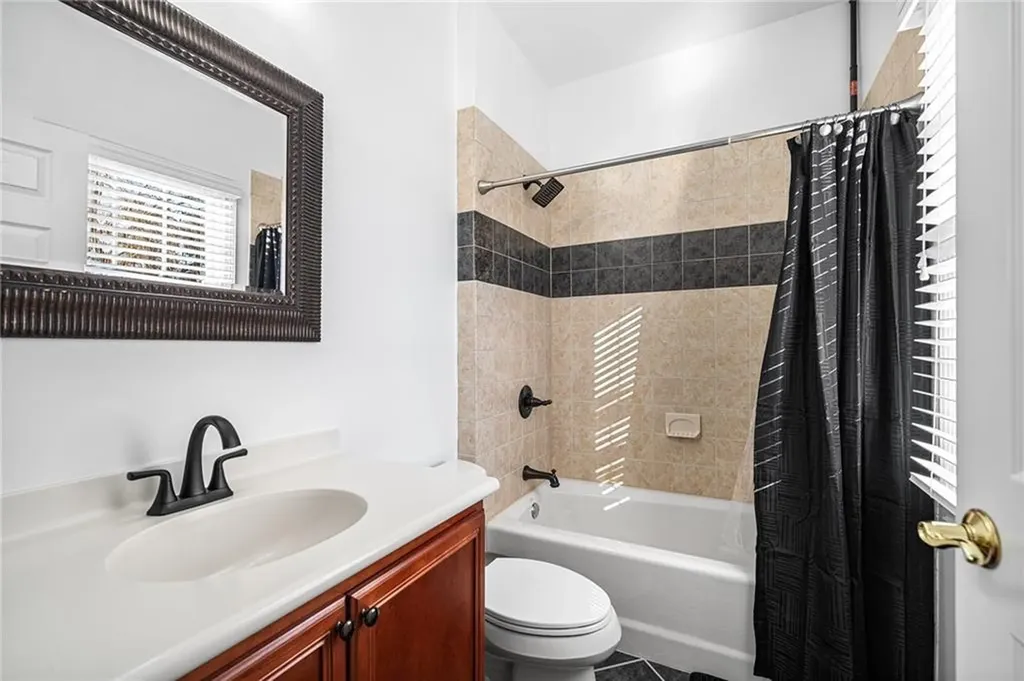 30 Lenihan Lane East Greenwich RI 02818