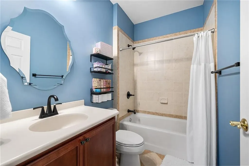 30 Lenihan Lane East Greenwich RI 02818