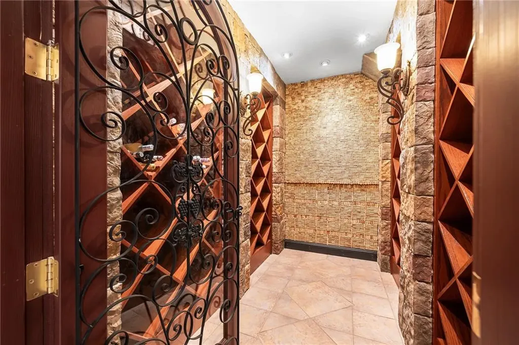 30 Lenihan Lane East Greenwich RI 02818