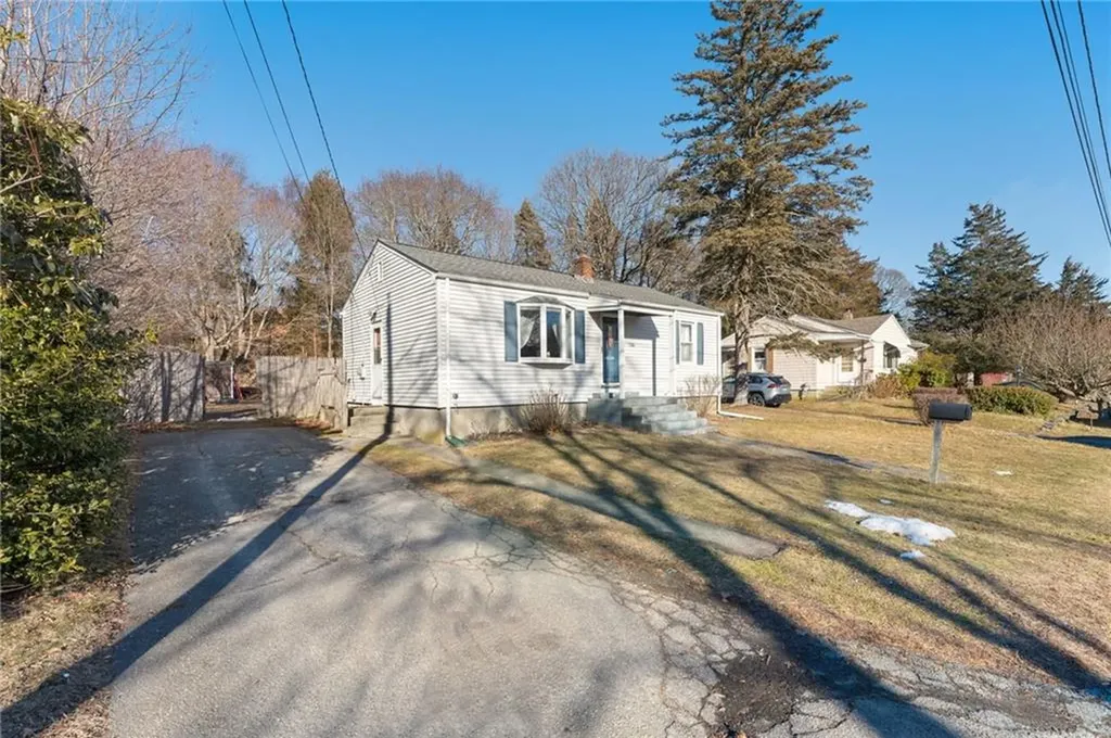 136 Beech Avenue Tiverton RI 02878
