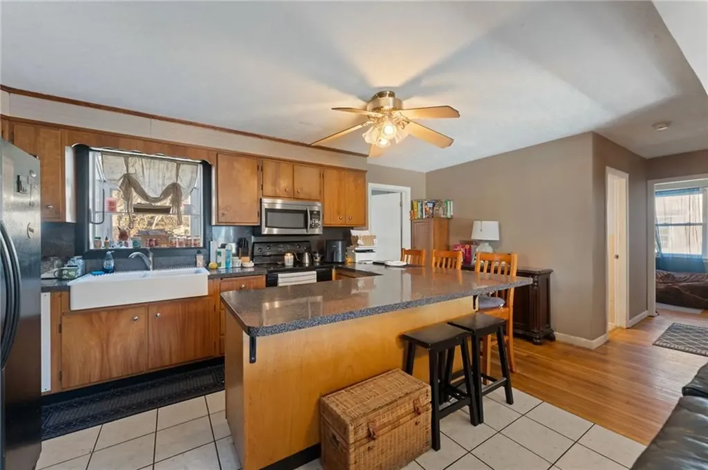 136 Beech Avenue Tiverton RI 02878