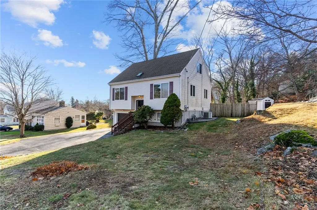 4 Cobble Hill Road Lincoln RI 02865