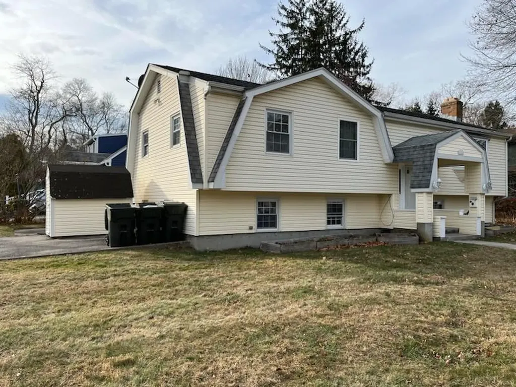 166 Parkway North New London CT 06320