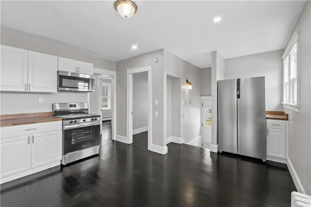 46 Sherman Lane Middletown RI 02842