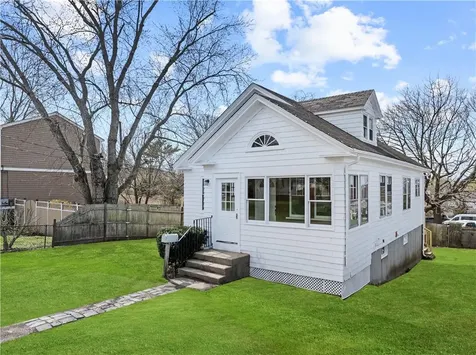 46 Sherman Lane Middletown RI 02842