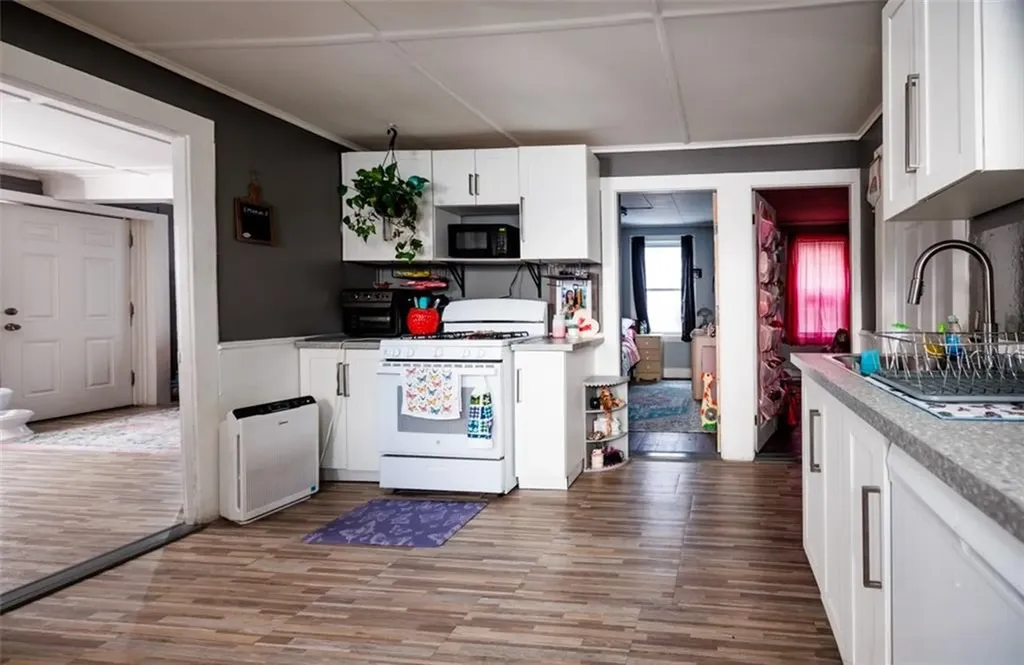 379 381 Metacom Avenue Warren RI 02885