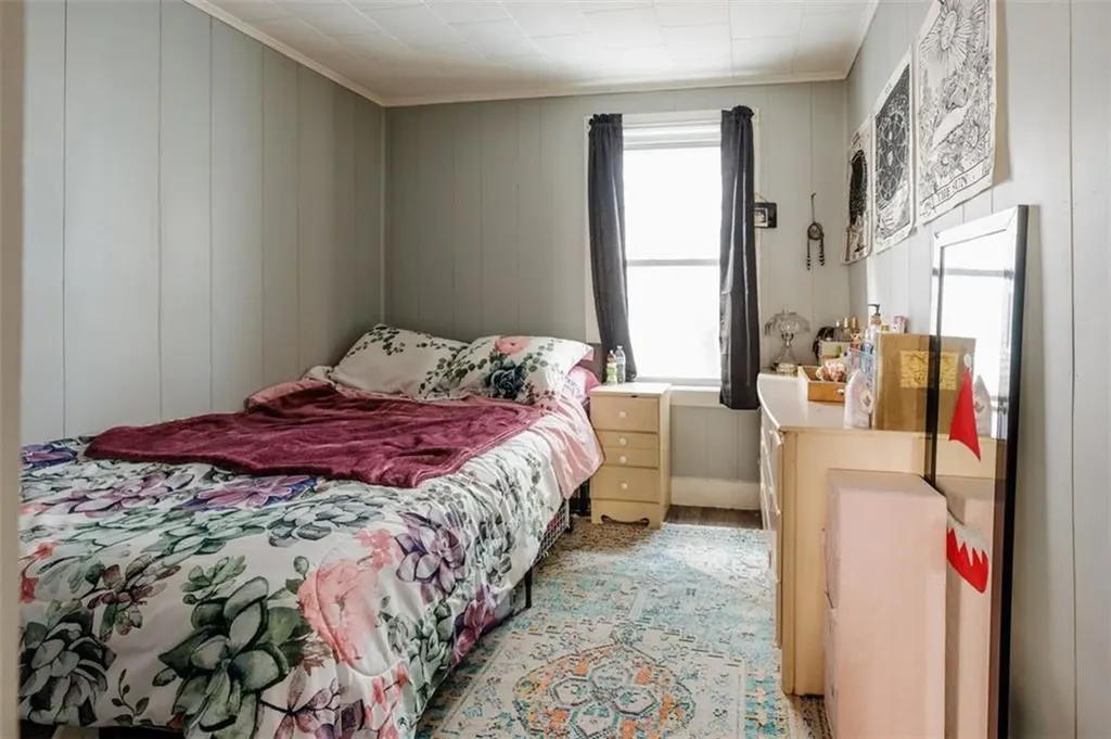 379 381 Metacom Avenue Warren RI 02885