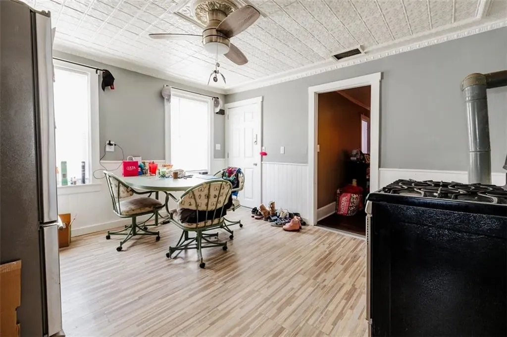 379 381 Metacom Avenue Warren RI 02885
