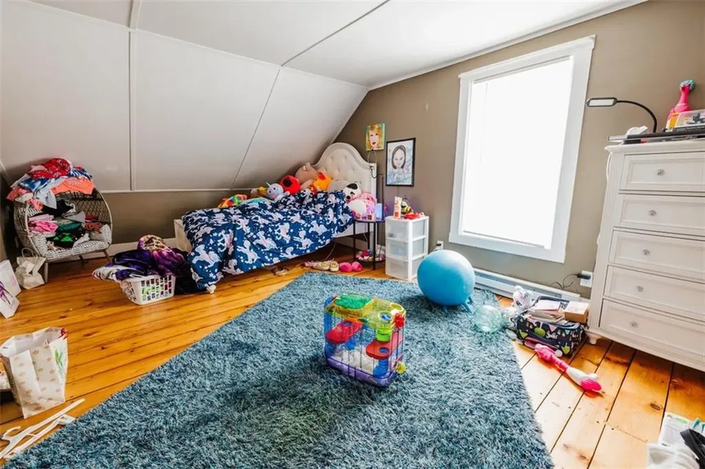 379 381 Metacom Avenue Warren RI 02885