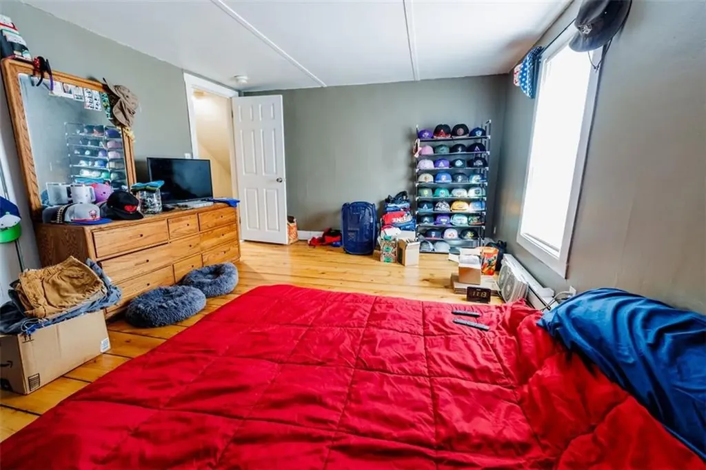 379 381 Metacom Avenue Warren RI 02885