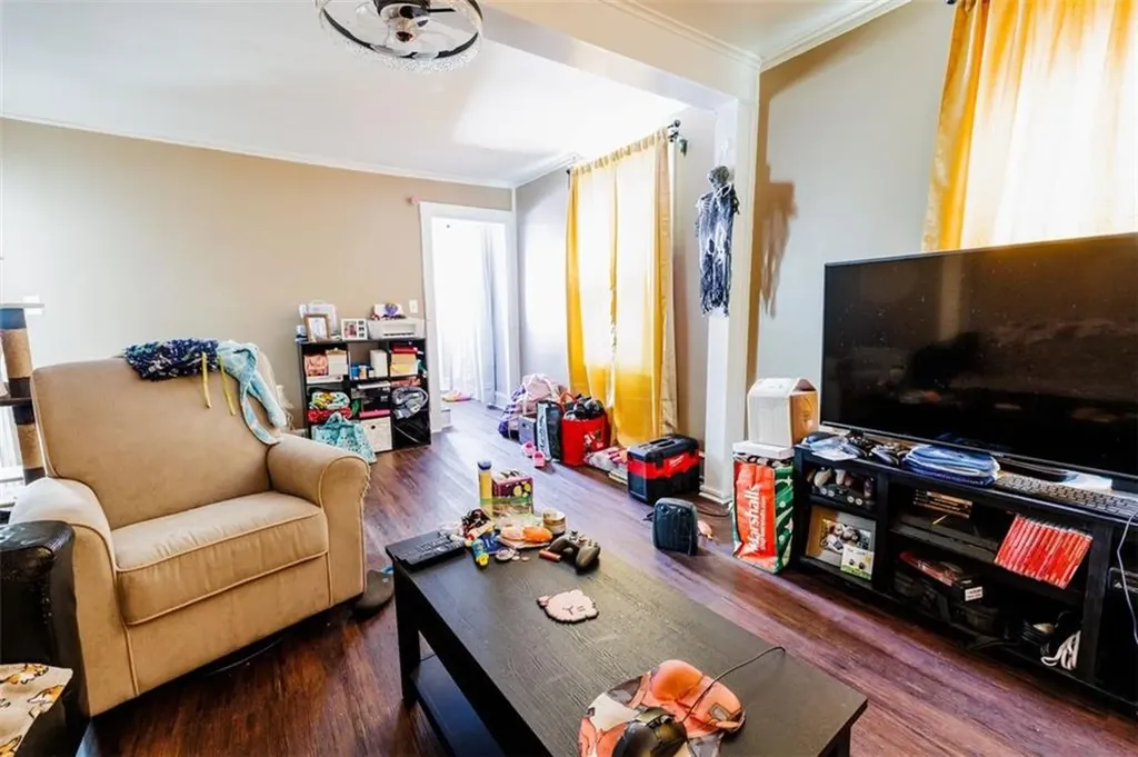 379 381 Metacom Avenue Warren RI 02885
