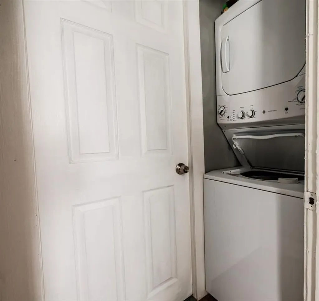 379 381 Metacom Avenue Warren RI 02885