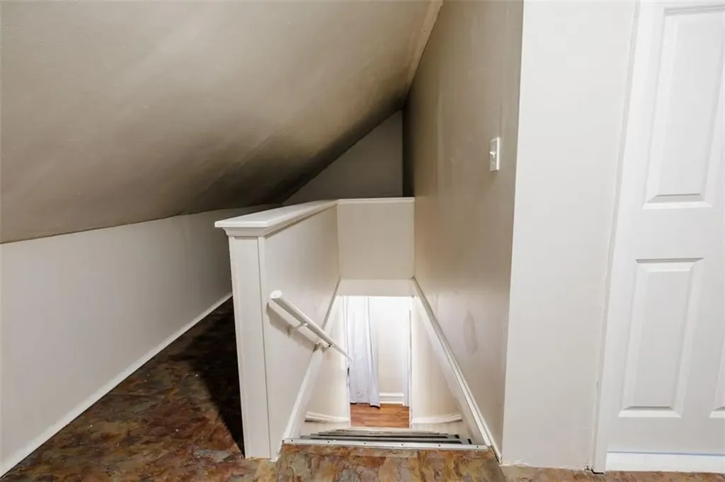 379 381 Metacom Avenue Warren RI 02885