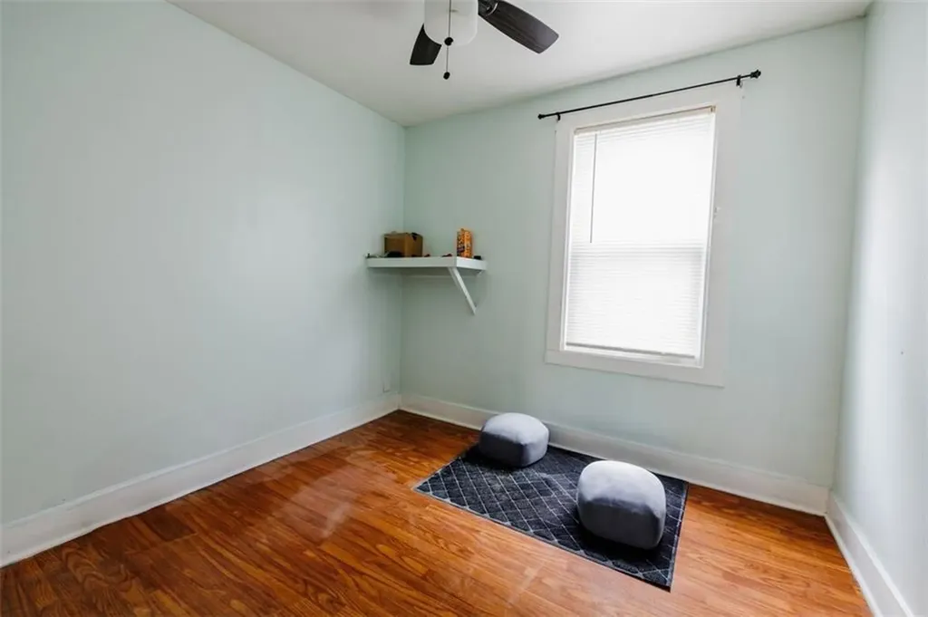 379 381 Metacom Avenue Warren RI 02885