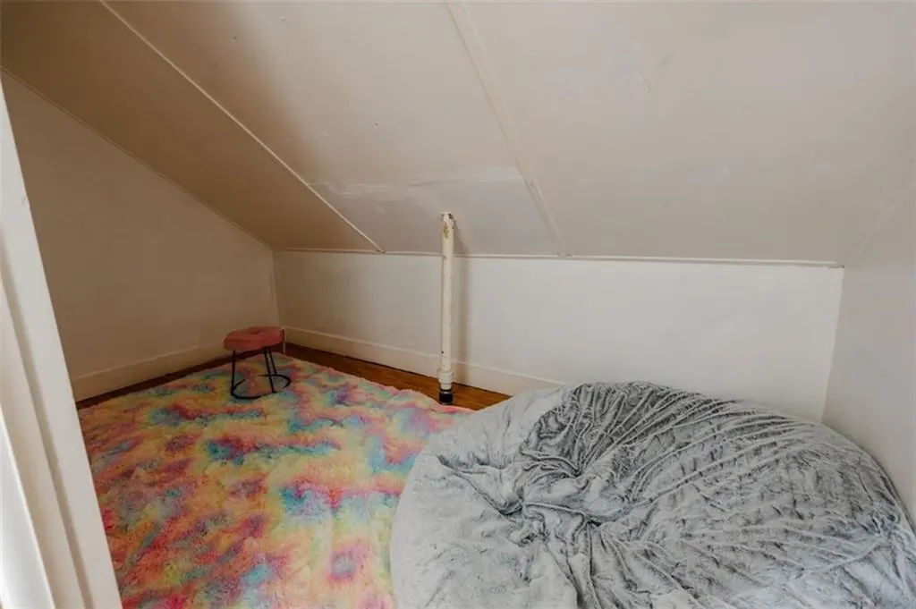 379 381 Metacom Avenue Warren RI 02885