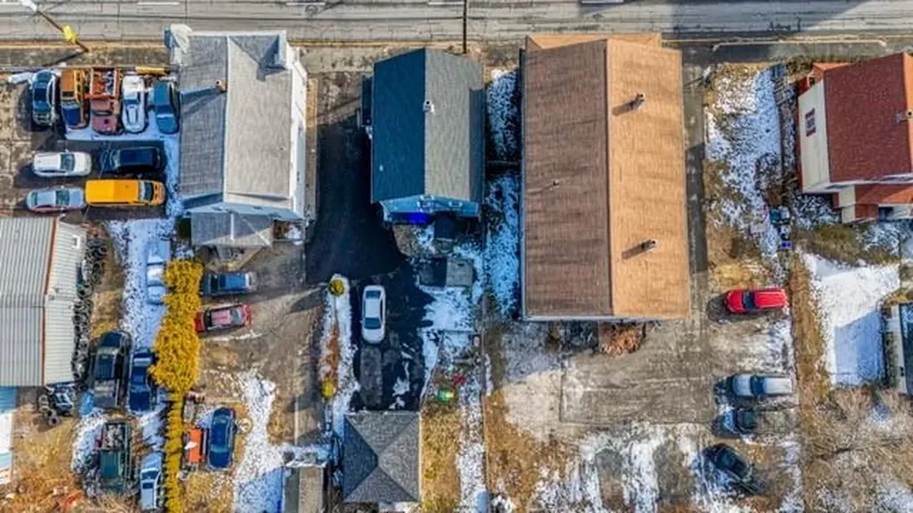 379 381 Metacom Avenue Warren RI 02885