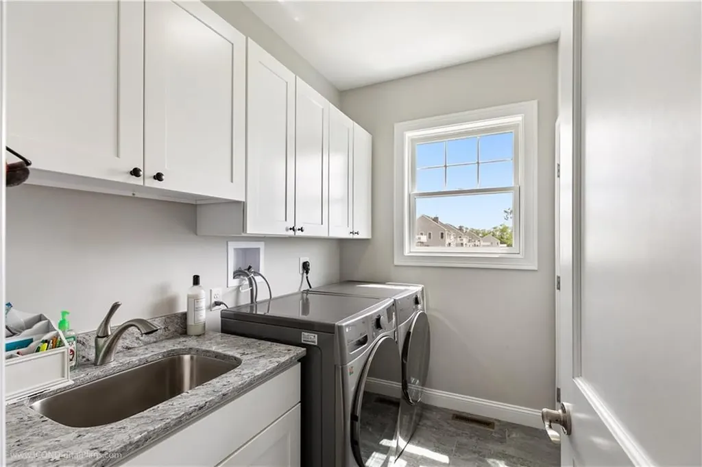 24 Coddington Way Portsmouth RI 02871