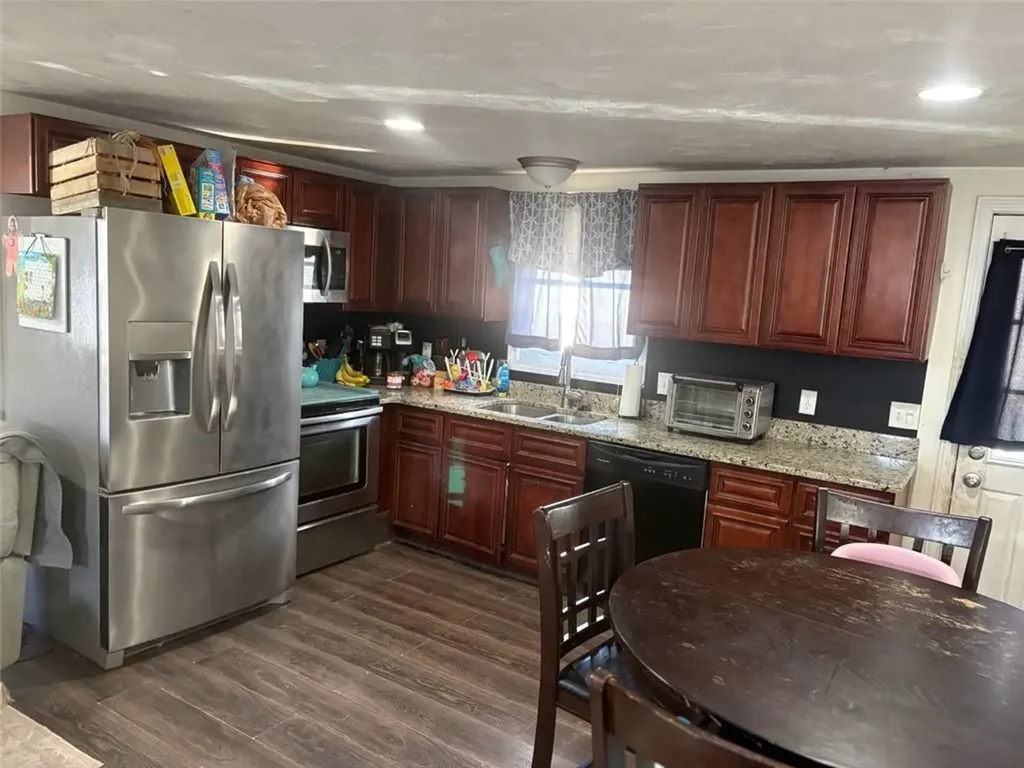 28 Pearl Avenue Warwick RI 02889