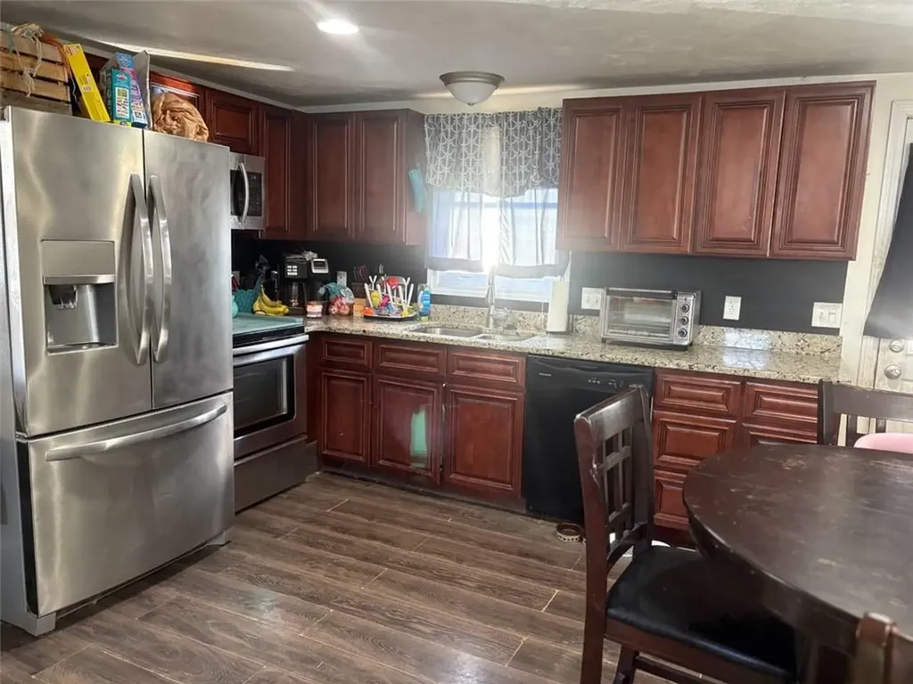 28 Pearl Avenue Warwick RI 02889