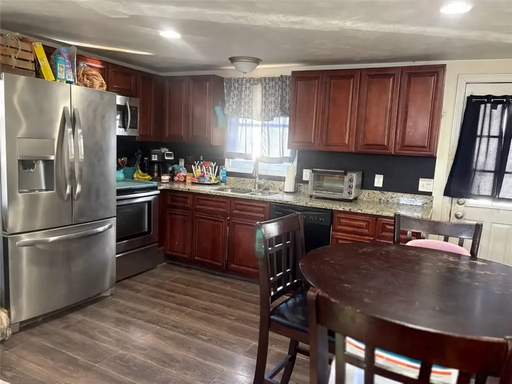 28 Pearl Avenue Warwick RI 02889