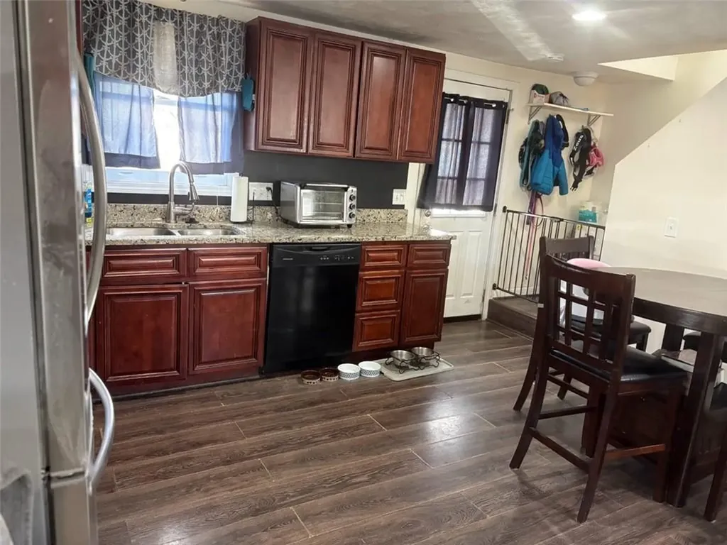 28 Pearl Avenue Warwick RI 02889