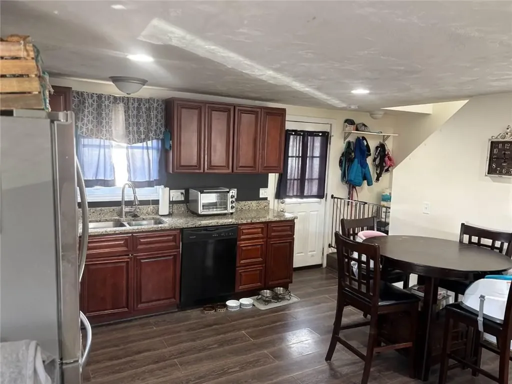 28 Pearl Avenue Warwick RI 02889