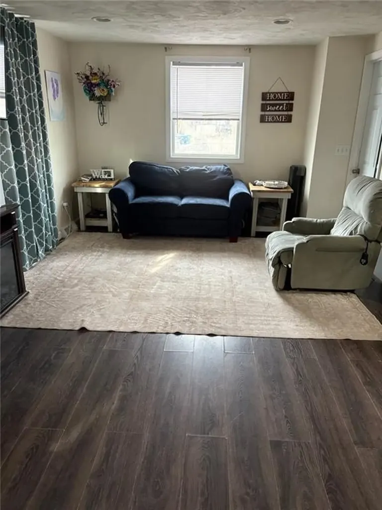 28 Pearl Avenue Warwick RI 02889