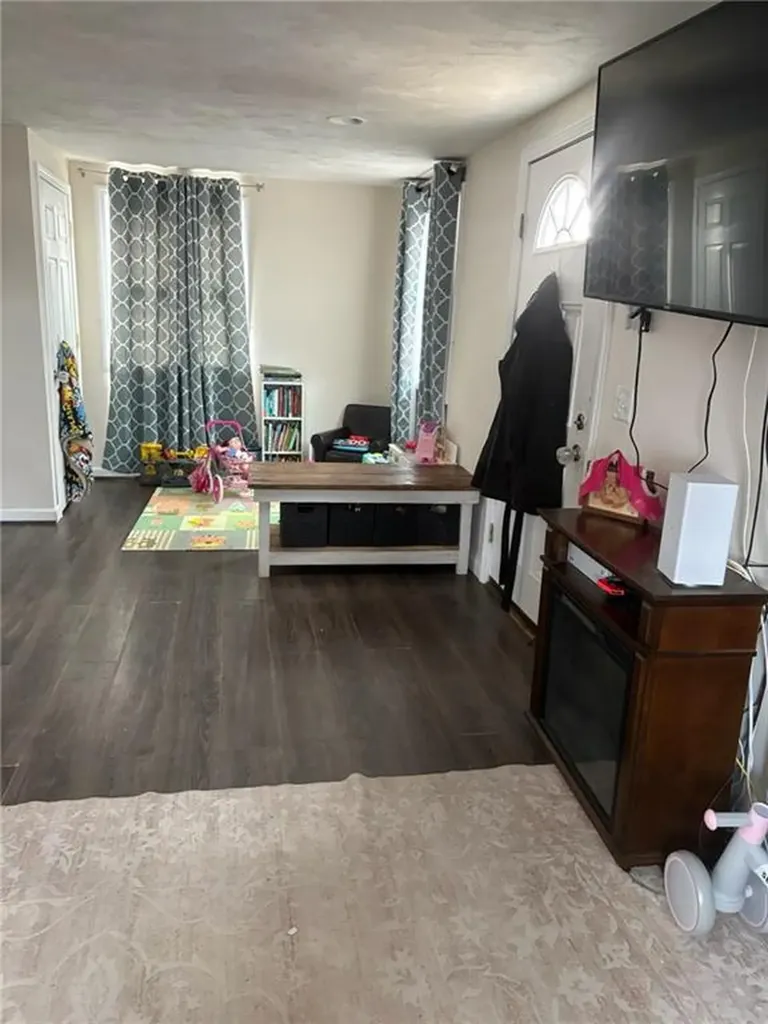 28 Pearl Avenue Warwick RI 02889