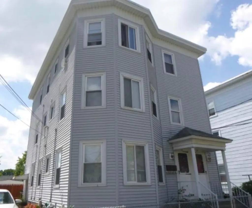 31 Stearns Street Pawtucket RI 02861