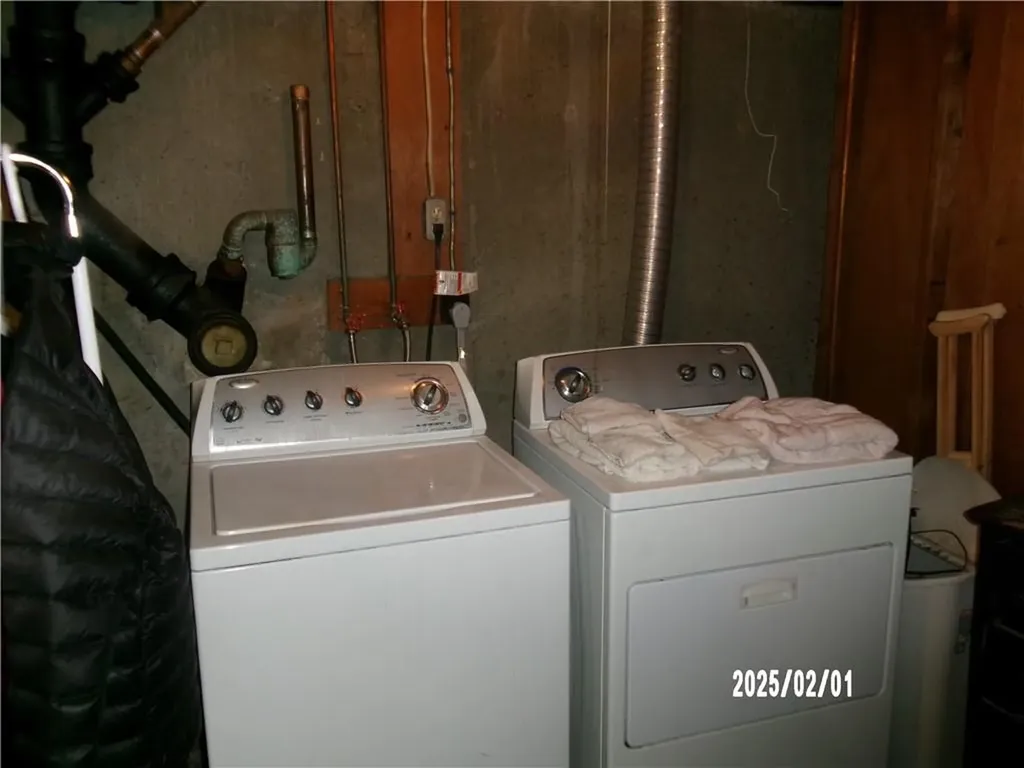 6 Delaine Street Warwick RI 02886