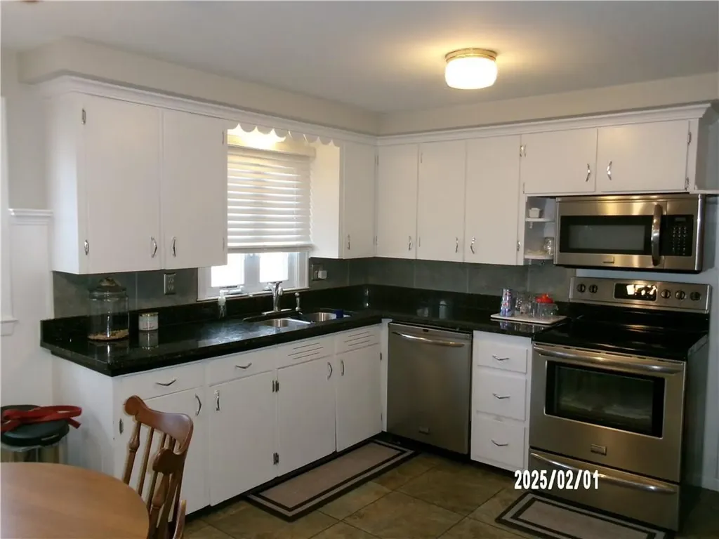 6 Delaine Street Warwick RI 02886