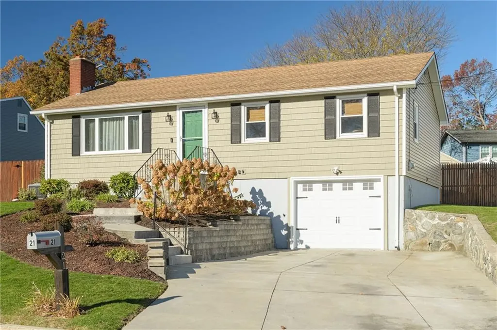 21 Geranium Circle Cranston RI 02920