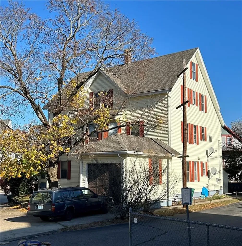 126 Morton Avenue Woonsocket RI 02895