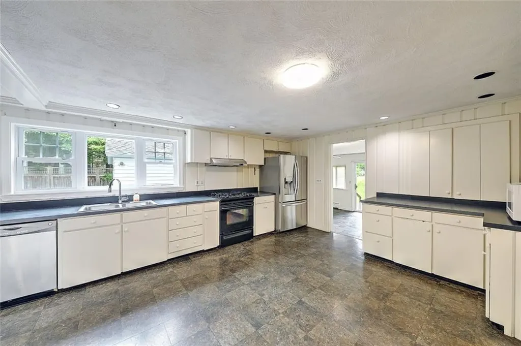 85 Governor Bradford Drive Barrington RI 02806