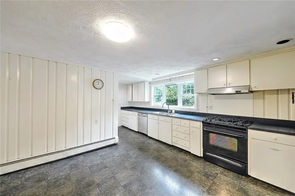 85 Governor Bradford Drive Barrington RI 02806