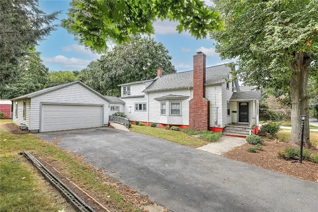 85 Governor Bradford Drive Barrington RI 02806
