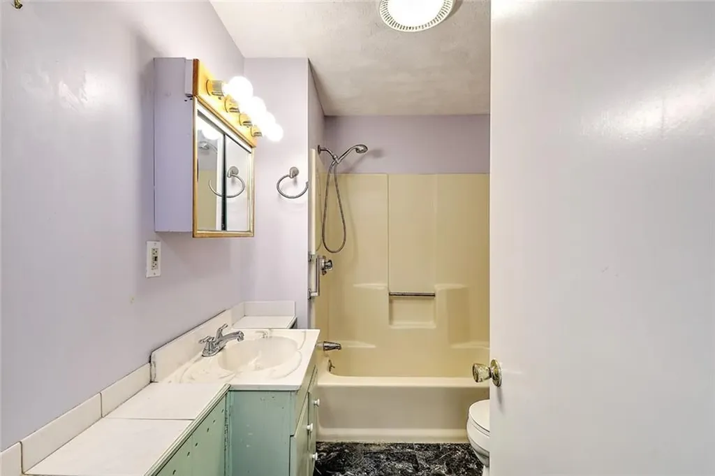85 Governor Bradford Drive Barrington RI 02806